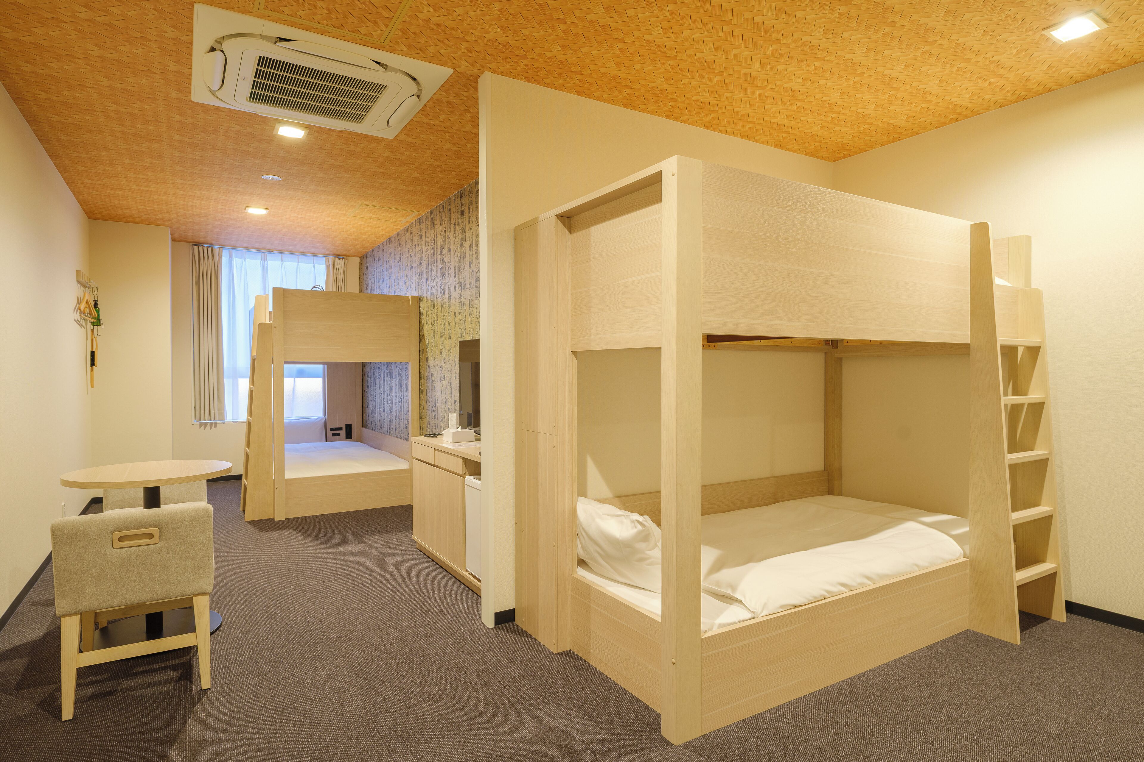 Firemannsrom – familie, ikke-røyk | Dundyner, blendingsgardiner, strykejern/-brett og wi-fi (inkludert)