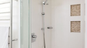 Shower, hair dryer, towels - Ocean Vistas, Manly IH (Manly)