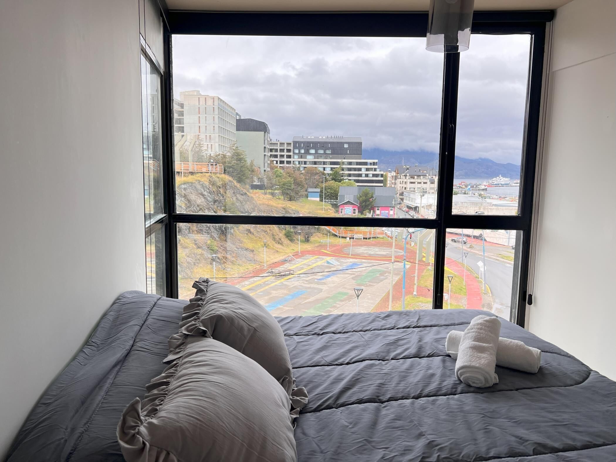 2 bedrooms, iron/ironing board, internet, bed sheets