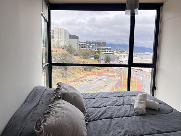 2 bedrooms, iron/ironing board, Internet, bed sheets