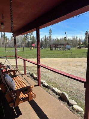 Property grounds - 3 BR/1Bath Riverfront, Canoes, Kayaks, wood., 3 bedroom riverfront w/ canoes incl. (Grand Lake)