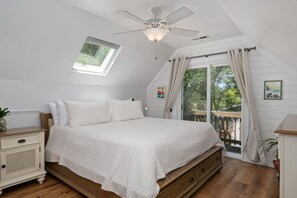 3 bedrooms, desk, iron/ironing board, WiFi