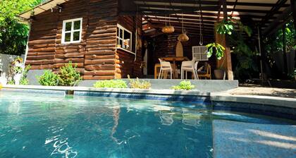 Charming 1-bedroom cabin in wonderful Tamanique with AC, WiFi