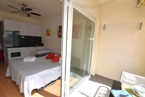 Iron/ironing board - Discover this charming studio in Santa Margarita, Roses! (Roses)