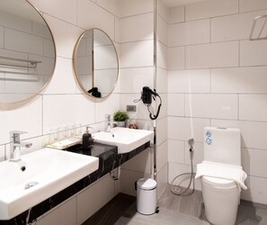 Family Quadruple Room | Bathroom