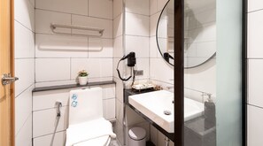 Basic Studio | Bathroom