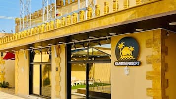 المنشأة من الخارج