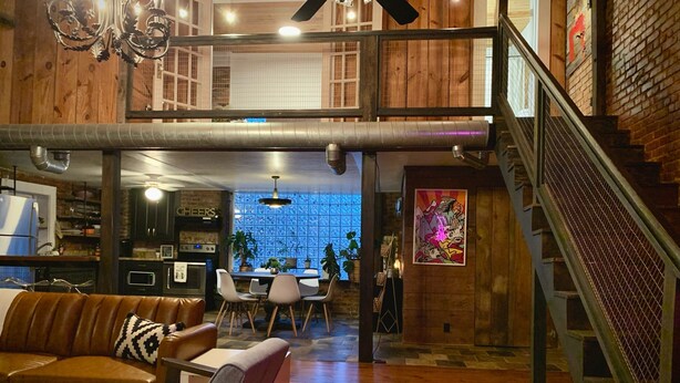 A spacious loft-style living area with a kitchen, dining area, and a staircase. - Supercool 2-Bedroom Modern Rustic Loft in Downtown Eatonton, Near Lake Oconee (Eatonton)