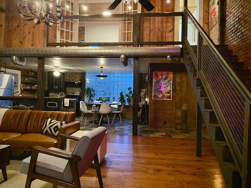 Supercool 2-Bedroom Modern Rustic Loft in Downtown Eatonton, Near Lake Oconee