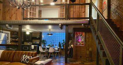 Supercool 2-Bedroom Modern Rustic Loft in Downtown Eatonton, Near Lake Oconee