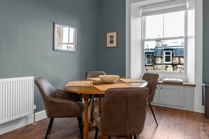 Dining - GuestReady - Bright & Modern 2BR in Edinburgh (Edinburgh)