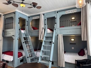 1 dormitori, planxa i posts de planxar, wifi gratuïta i roba de llit 