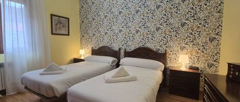 3 bedrooms, iron/ironing board, bed sheets