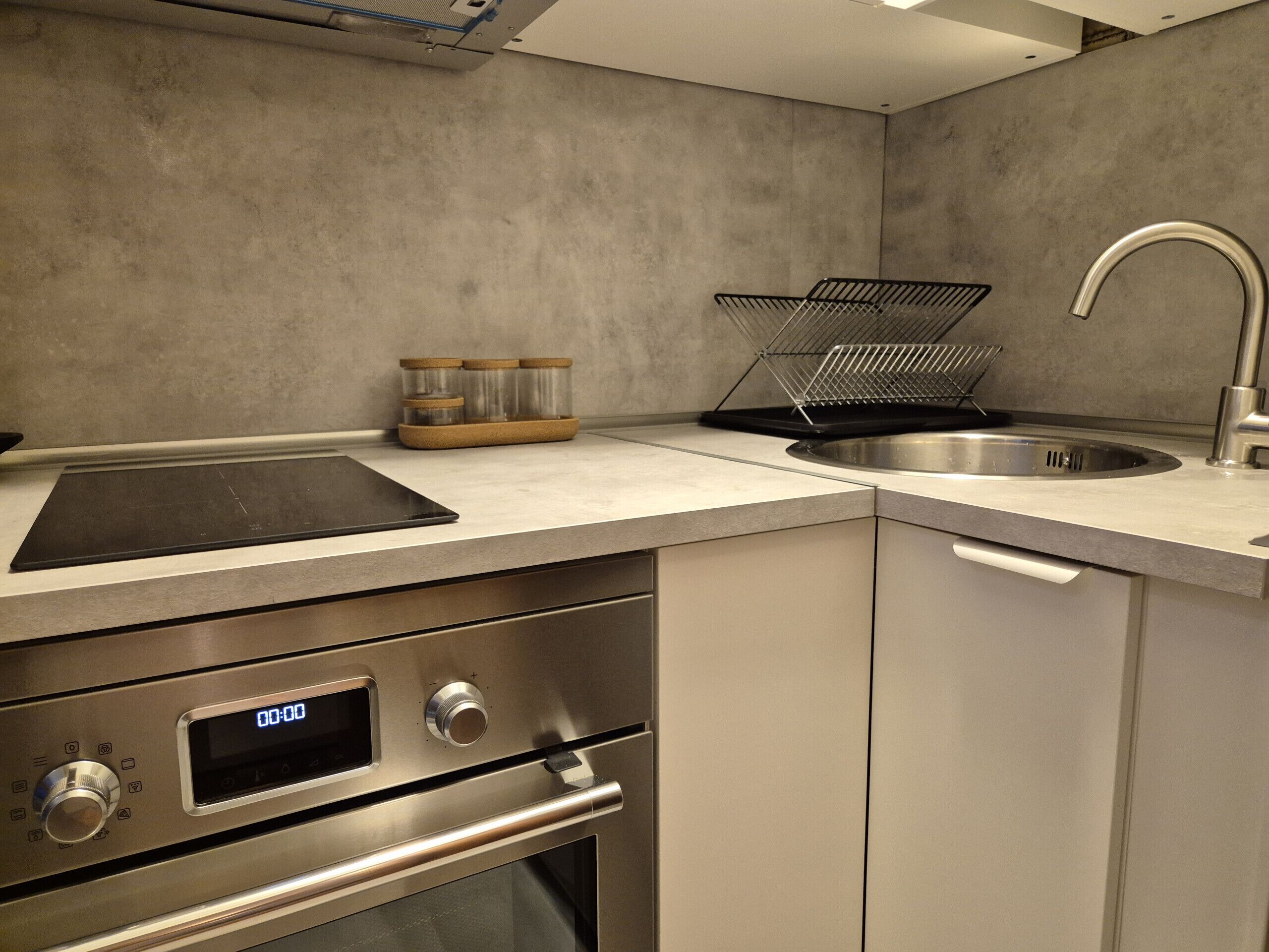 Fridge, microwave, oven, coffee/tea maker