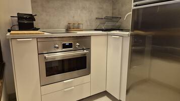 KylskÄp, mikrovÄgsugn, ugn och kaffe- och tebryggare