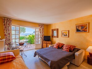 1 多间卧室、上网接入