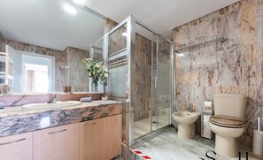 Shower, hair dryer, towels - Marvelous views, pools, steps to the beach! REF024 (Benalmádena)