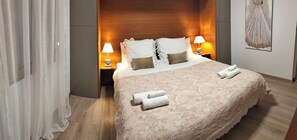 3 bedrooms, travel crib, WiFi, bed sheets