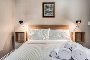 5 bedrooms, iron/ironing board, free WiFi, bed sheets