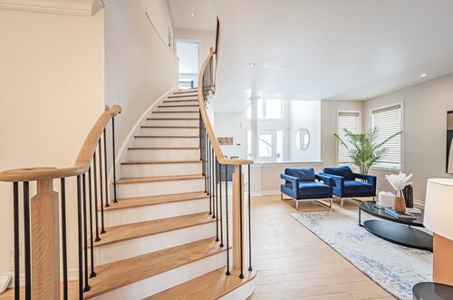 Newly renovated 2-story house with 5 bed rooms and 4 washrooms