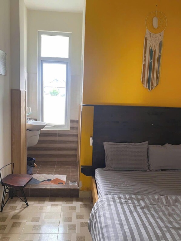 デスク、WiFi (無料)