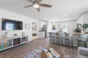 Private kitchen - Charming 3-bedroom house in Ocean Isle Beach-Whispering Pine Getaway (Ocean Isle Beach)