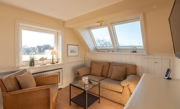 Unclassified image, 1 of 23, button