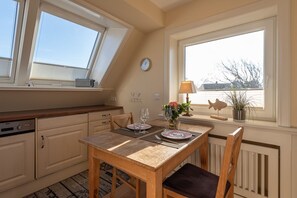 Unclassified image, 4 of 23, button