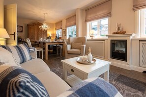 TV, stereo - Haus Borelör, Whg. 1 - Spacious 3-room apartment on approx. 80 m² for up to 4 persons. (Sylt)