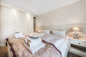 2 chambres, coffres-forts dans les chambres, fer et planche à repasser