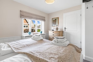 1 bedroom, desk, iron/ironing board, WiFi - Haus Borelör, Whg. 2 - Spacious 2-room apartment on approx. 95 m² for up to 2 persons. (Sylt)