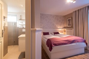 2 Schlafzimmer, Zimmersafe, Schreibtisch, Bügeleisen/Bügelbrett