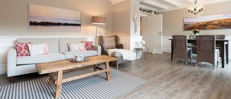 TV, fireplace, stereo