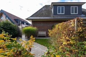Exterior - Haus Sönhüs, Whg. 2 - Bright 3-room holiday apartment on approx. 100 m² for up to 4 persons. (Sylt)