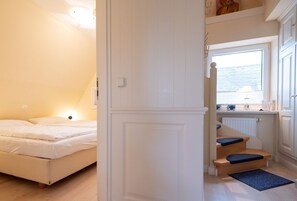 1 bedroom, iron/ironing board, WiFi - Haus Sonnentraum, Whg. 2 - Sun-flooded 2-room apartment on approx. 60 m² for (Sylt)