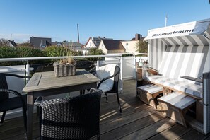 Outdoor dining - Haus Sonnentraum, Whg. 2 - Sun-flooded 2-room apartment on approx. 60 m² for (Sylt)