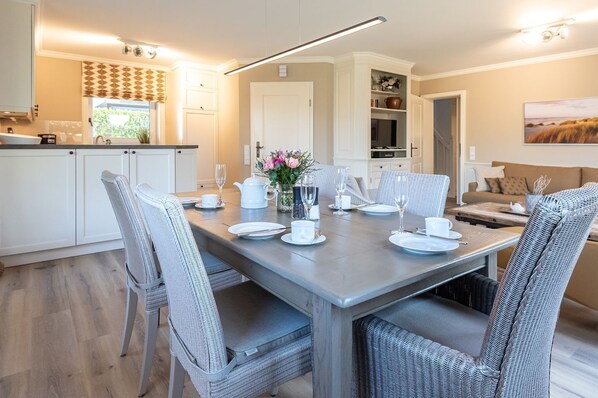 Dining - Haus Sonnentraum, Whg. 1 - Bright 3-room apartment on approx. 70 m² for up to 4 persons. (Sylt)