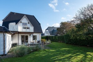 Exterior - Haus Sonnentraum, Whg. 1 - Bright 3-room apartment on approx. 70 m² for up to 4 persons. (Sylt)