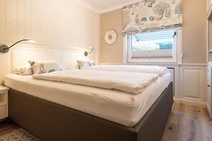 2 bedrooms, iron/ironing board, WiFi