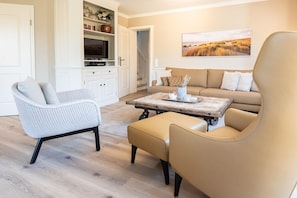 TV, stereo - Haus Sonnentraum, Whg. 1 - Bright 3-room apartment on approx. 70 m² for up to 4 persons. (Sylt)