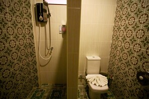 シャワー、タオル、石鹸、シャンプー