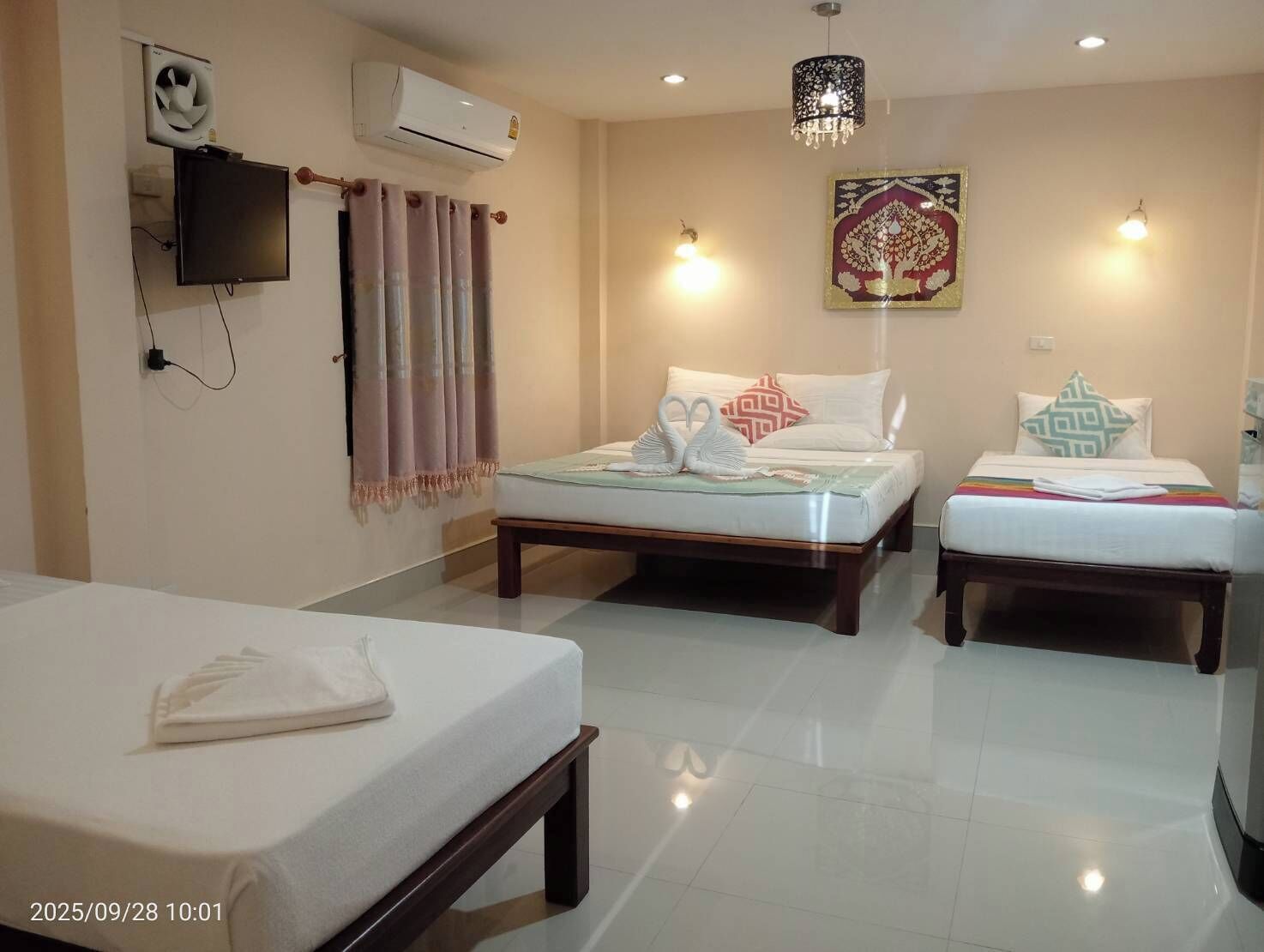 ファミリー ダブルルーム | デスク、ベッドシーツ