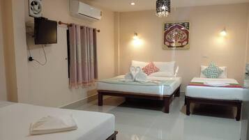 Familien-Doppelzimmer | Schreibtisch, Bettwäsche