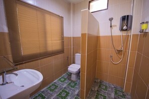 Doccia, asciugamani, sapone, shampoo