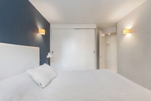 1 soverom, strykejern/-brett, reiseseng for barn og wi-fi