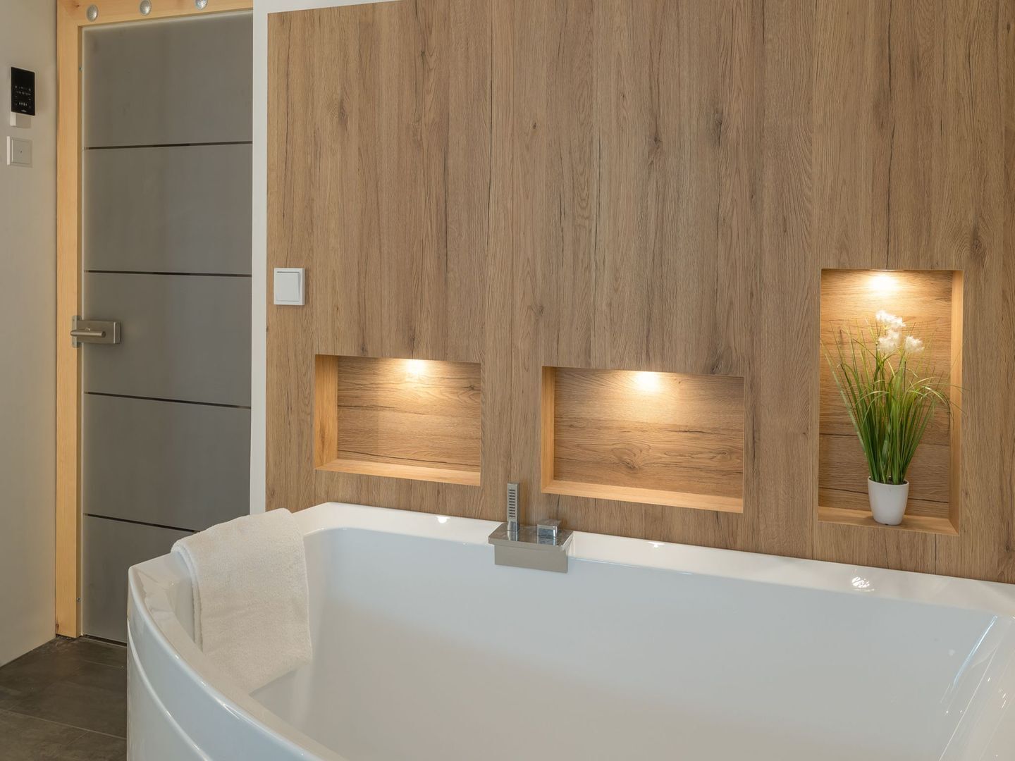 Douche, sèche-cheveux, serviettes fournies