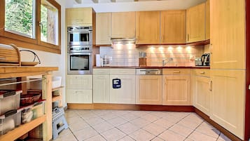 Réfrigérateur, micro-ondes, four, lave-vaisselle