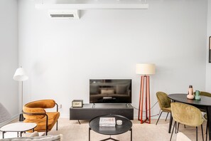 TV, stereo - Blueground | The Loop, elevator, nr Willis Tower (Chicago)