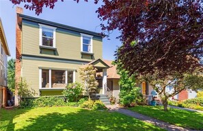 Exterior - Anne Haven Spacious Retreat DT Seattle (Seattle)