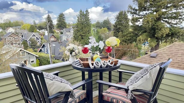 Terrace/patio - Anne Haven Spacious Retreat DT Seattle (Seattle)